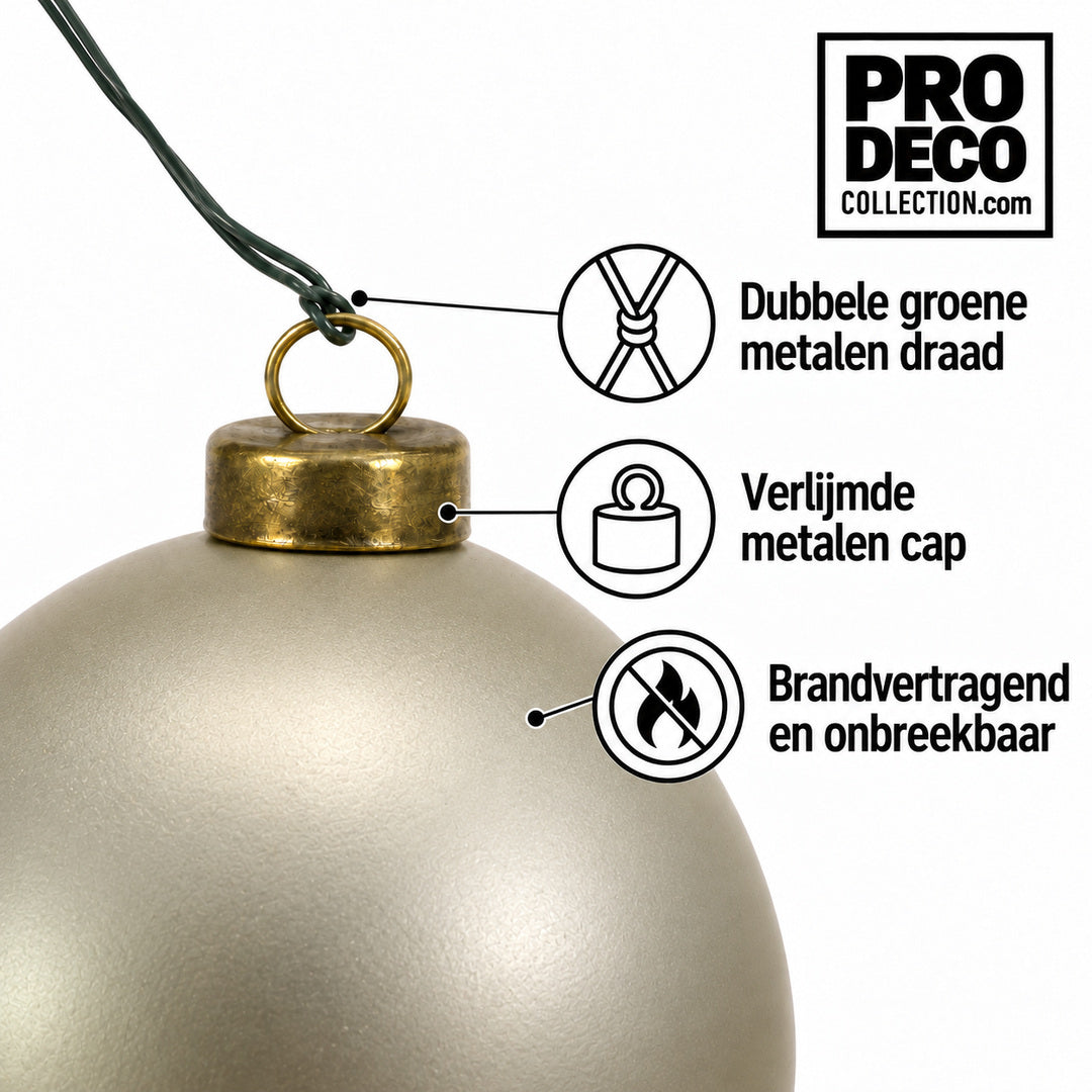 Pro Deco Collection kerstbal champagne mat, diameter 8 cm, detail van metalen cap en groene bevestigingsdraad
