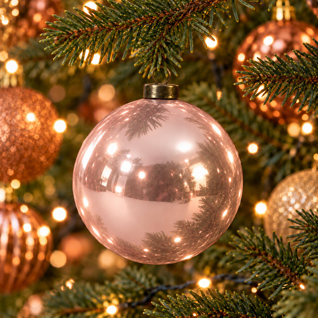 Pro Deco Collection kerstbal roze parelmoer, diameter 8 cm, hangend in een kerstboom met warm witte verlichting